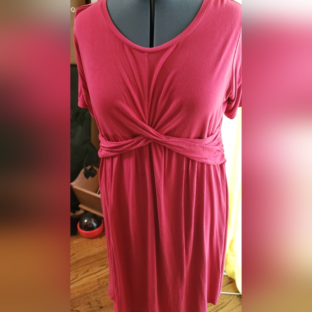 Red short sleeved maternity dress